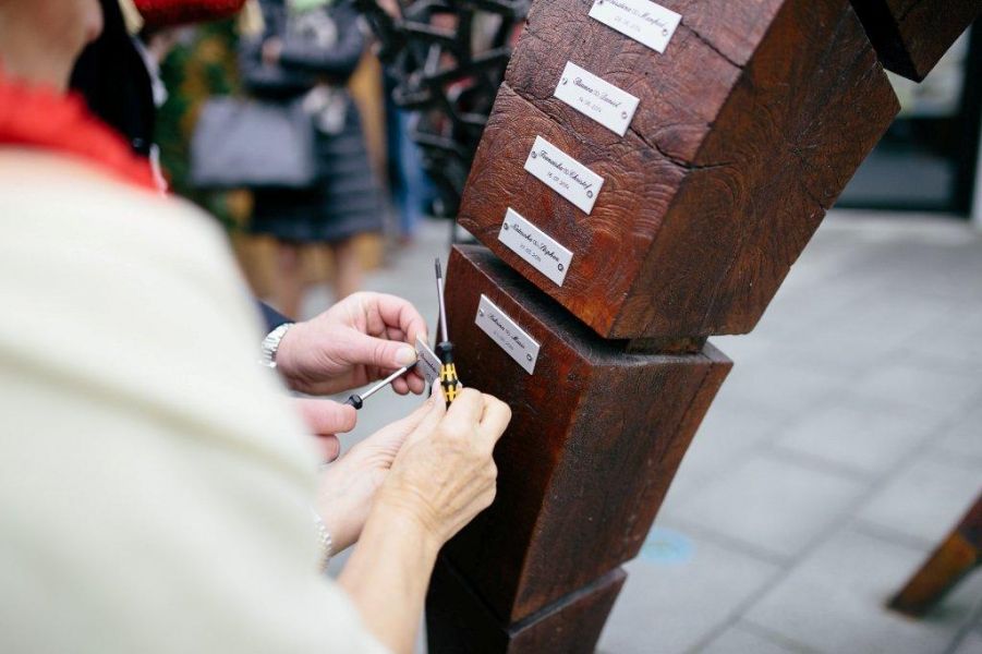 Hochzeitsskulptur Namensschild des Brautpaares Hochzeitsskulptur Namensschild des Brautpaares