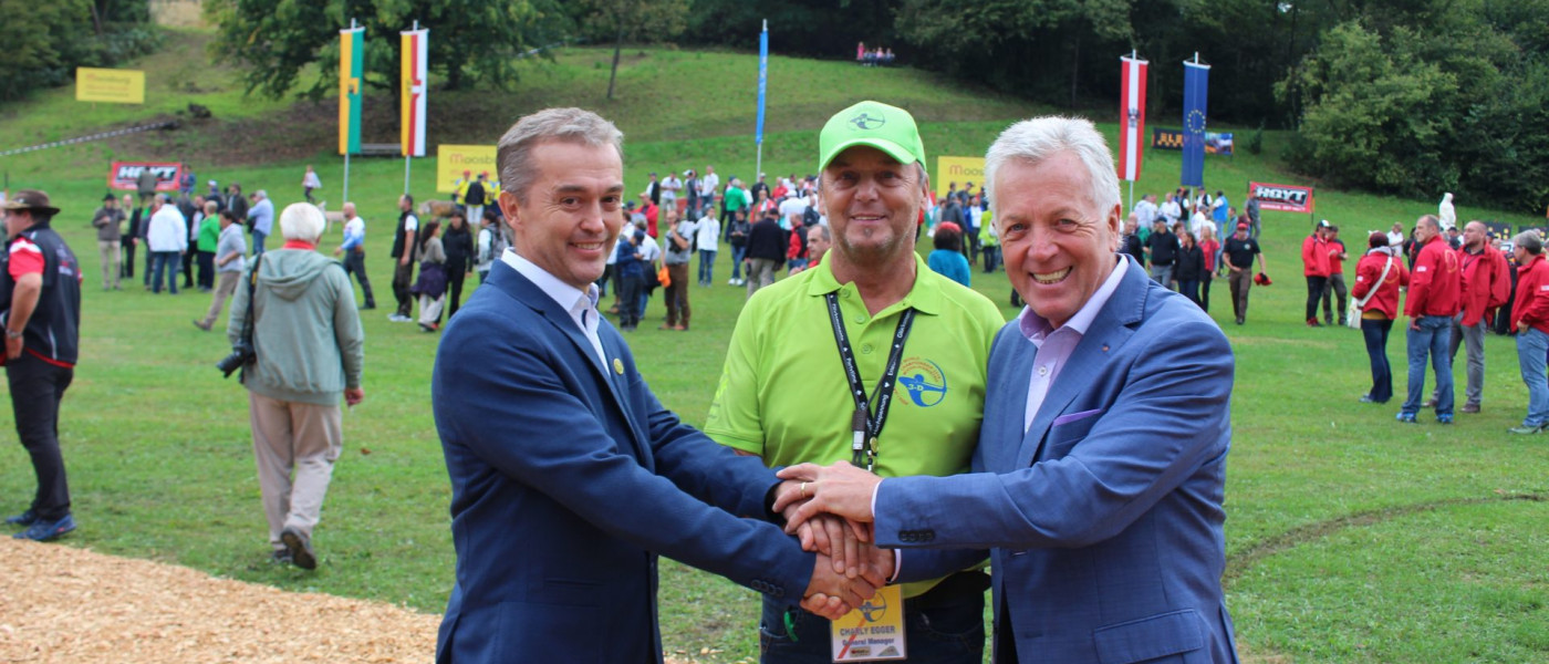 Weltpräsident Sebastian Vánky, Österreich-Präsident und Organisator Charly Egger und Bgm. Herbert Gaggl bei der Eröffnung