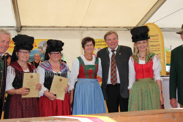 Goldenes+Verdienstzeichen+für+Gerti+Biedermann++und+Linde+Strutzmann