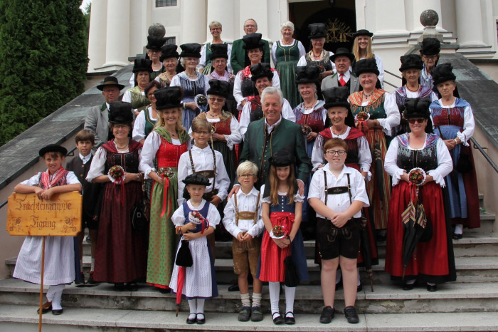 Jubilierender Verein - Trachtengruppe Tigring Jubilierender Verein - Trachtengruppe Tigring