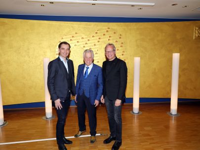 15887_002p 15887_002p