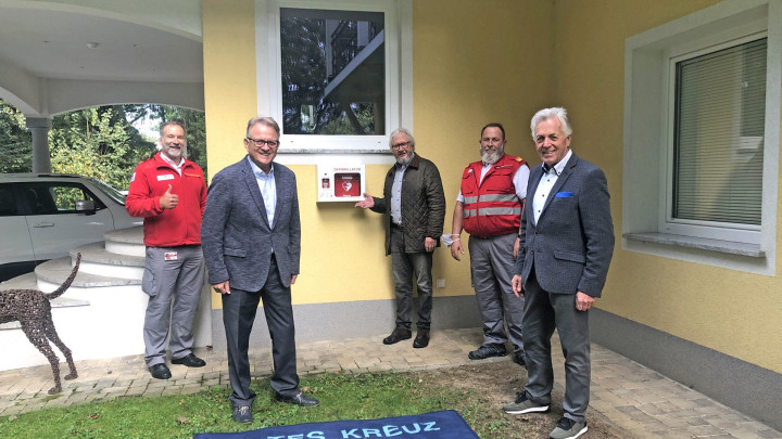GO-MOBIL-Gründer spendet Defibrillator