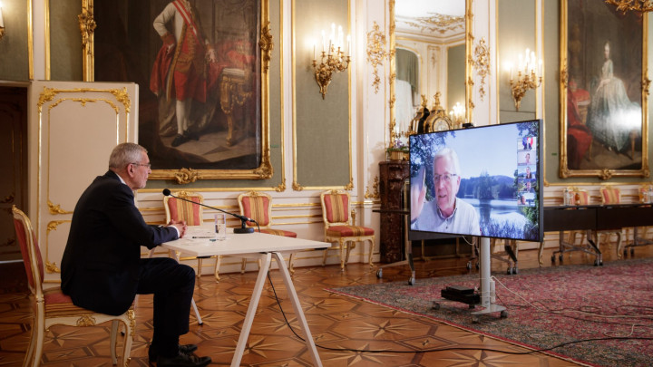 Bundespräsident im Austausch mit Bürgermeister (mit Video)