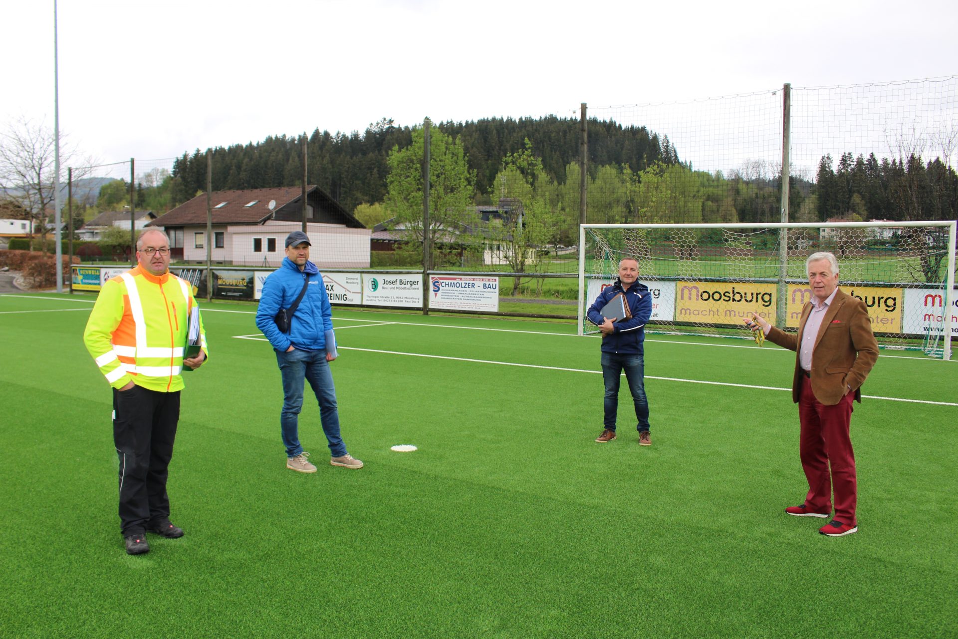 Neuer Kunstrasen in Moosburg