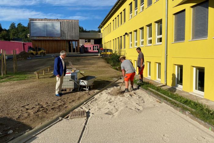 VS Moosburg, Vorplatz 1