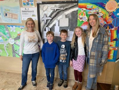 Künstler*innen mit den stolzen Eltern Künstler*innen mit den stolzen Eltern