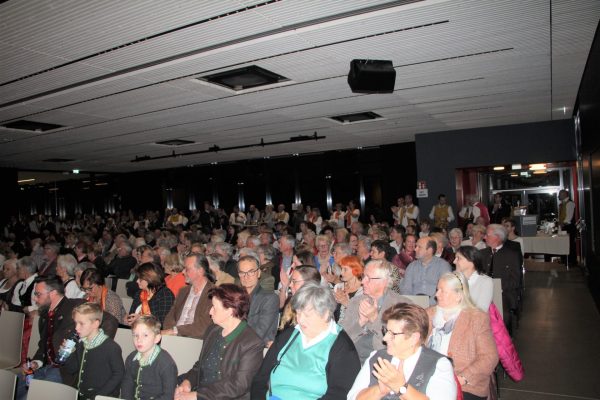 0 Der Saal des Campus war bis zu den Stehplätzen gefüllt 0 Der Saal des Campus war bis zu den Stehplätzen gefüllt