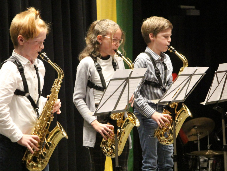 1 Björn Chudowa, Noemi Zoppoth und Marvin Reiter der Saxofonklasse der Musikschule