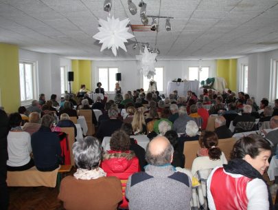 IMG_3 - Der Saal ist zum Bersten gefüllt IMG_3 - Der Saal ist zum Bersten gefüllt