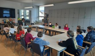Klassensprecherkonferenz in der Volksschule Moosburg mit Bürgermeister