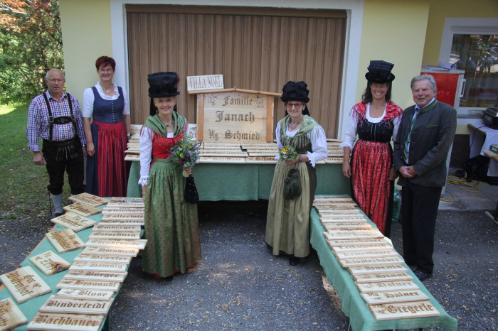 0. Mitglieder der Trachtengruppe mit Landesobmann DI Peter Fercher und Bezirksobfrau Gerhild Watscher