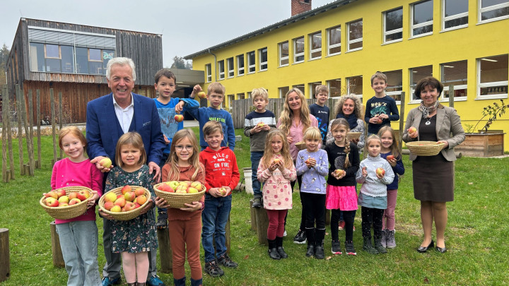 Obst aus heimischen Betrieben für die Kids