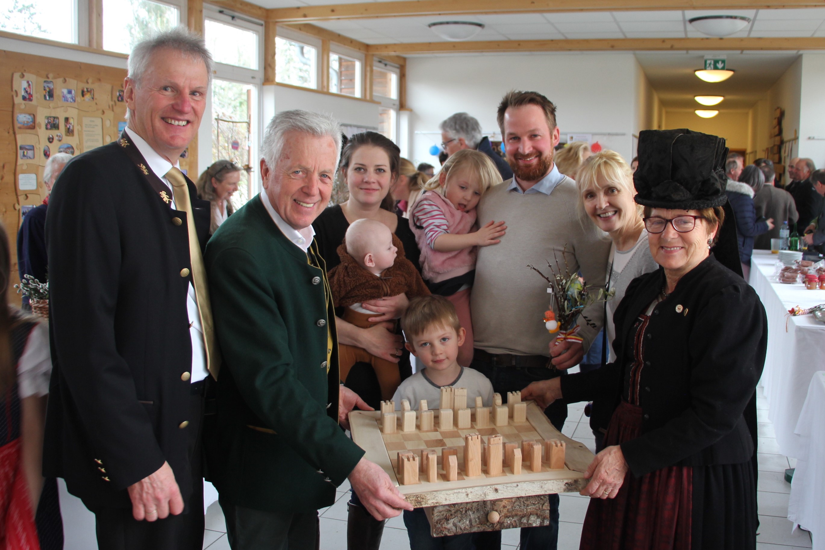 Ostermarkt, Gewinner des Schachspiels Anna und Stefan Jessenitschnig Ostermarkt, Gewinner des Schachspiels Anna und Stefan Jessenitschnig