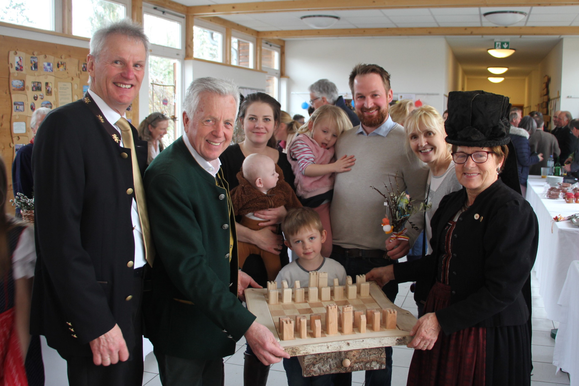 Ostermarkt, Gewinner des Schachspiels Anna und Stefan Jessenitschnig Ostermarkt, Gewinner des Schachspiels Anna und Stefan Jessenitschnig