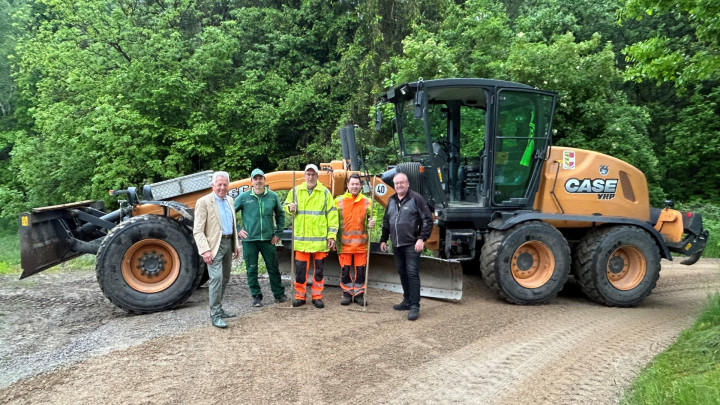 Wir sanieren unsere Schotterstraßen