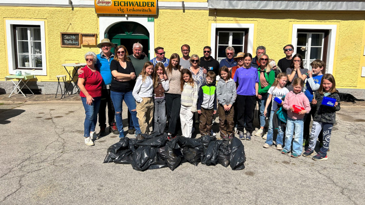 Großartig: Flurreinigung durch Dorfgemeinschaft
