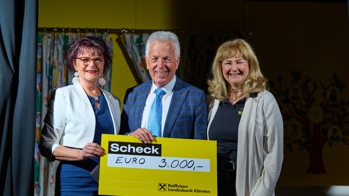 Großzügige Spende der Theatergruppe Moosburg
