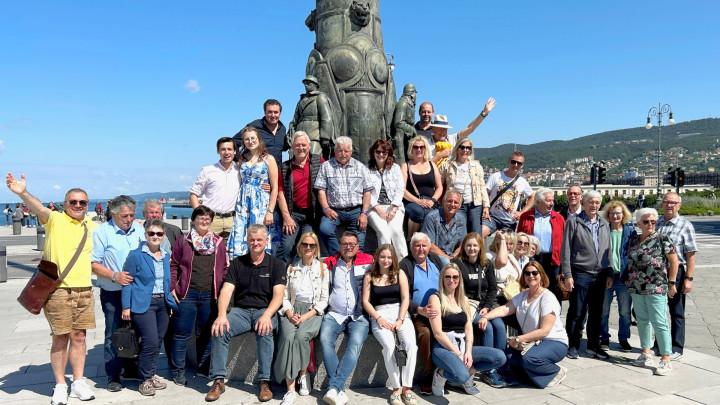 Die Dorfgemeinschaft flog aus