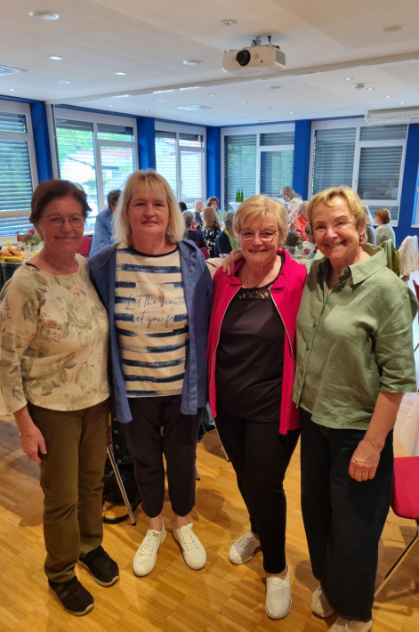 Die ehrenamtlichen Helferinnen Die ehrenamtlichen Helferinnen