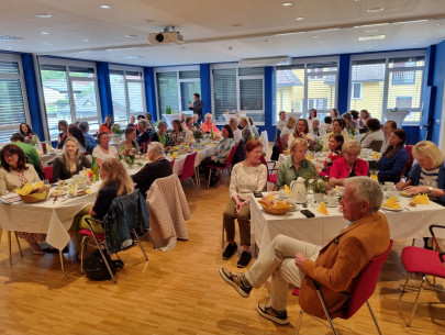 Frühstückstische mit BGM Frühstückstische mit BGM