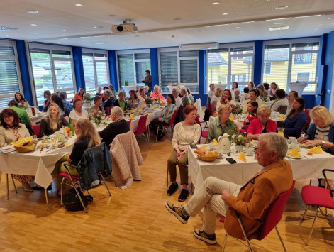 Frühstückstische mit BGM Frühstückstische mit BGM