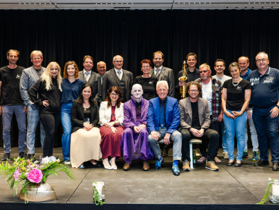 Gruppenbild Eröffnung Bestattungshalle Gruppenbild Eröffnung Bestattungshalle