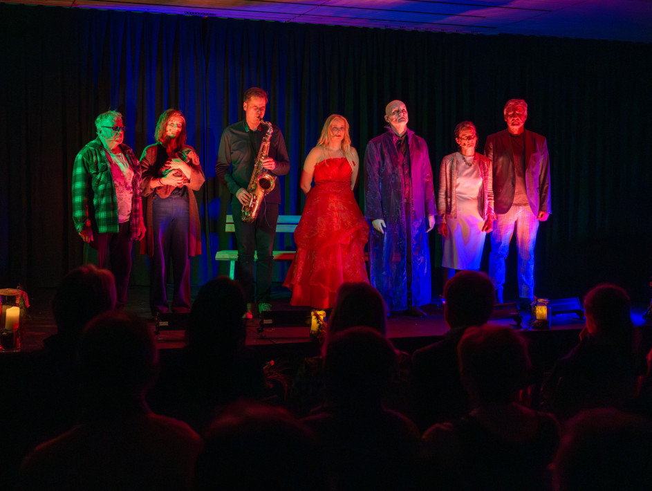 Theatergruppe Berg mit Edgar Unterkirchner Theatergruppe Berg mit Edgar Unterkirchner