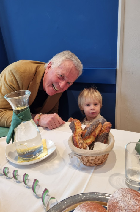 BGM mit Kind am Buffet BGM mit Kind am Buffet