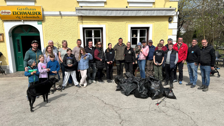 Tigring: Flurreinigung durch Dorfgemeinschaft