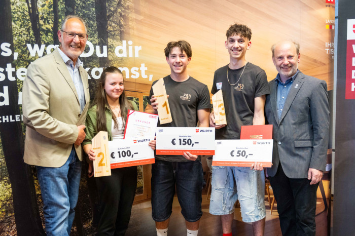kleines Gruppenfoto Verleihung Constantin und Team