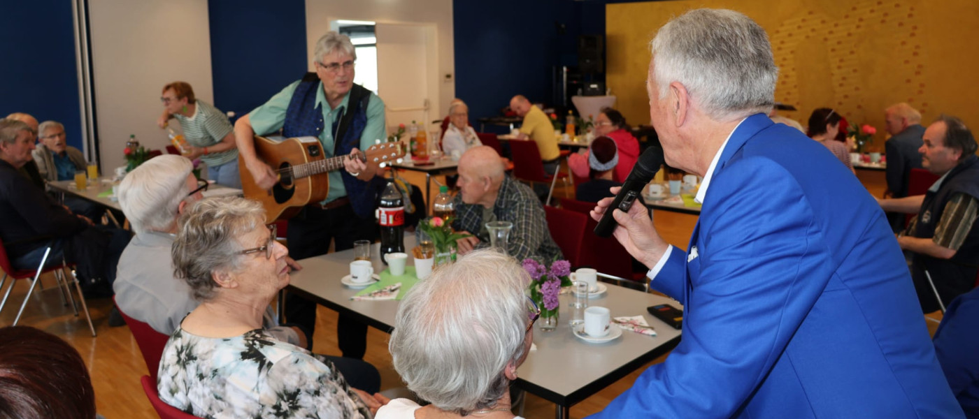 Generationencafe Gitarrenspieler