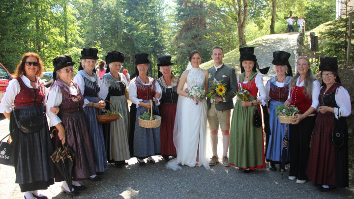 Mariä Himmelfahrt - Kräuterweihe und Hochzeit in der Wallfahrtskirche Freudenberg