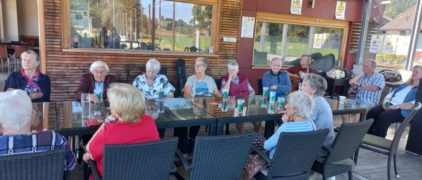 Demenzcafé Gruppe beim Kaffee